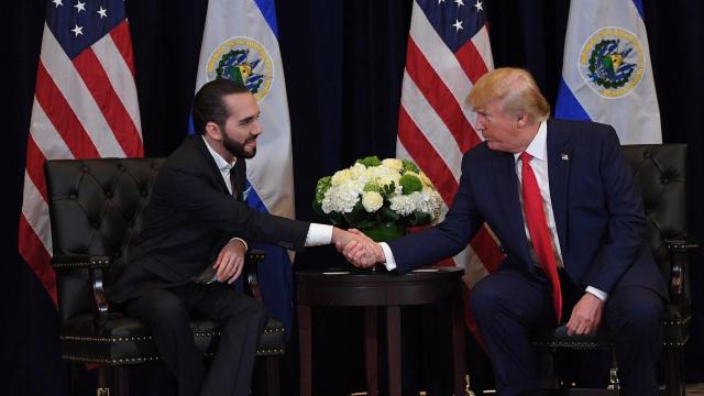 El  presidente de El Salvador, Nayib Bukele, y Donald Trump el pasado 6 de noviembre.