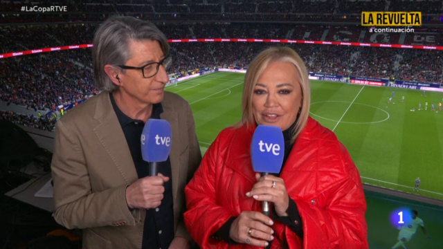 Juan Carlos Rivero y Belén Esteban, en el descanso de Atlético-Barça de Copa del Rey.