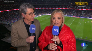 Belén Esteban, en el descanso de Atlético-Barça de Copa del Rey.