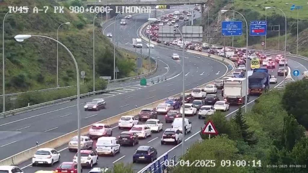 Imagen de las retenciones generadas por la colisión múltiple a la altura del túnel de San José.