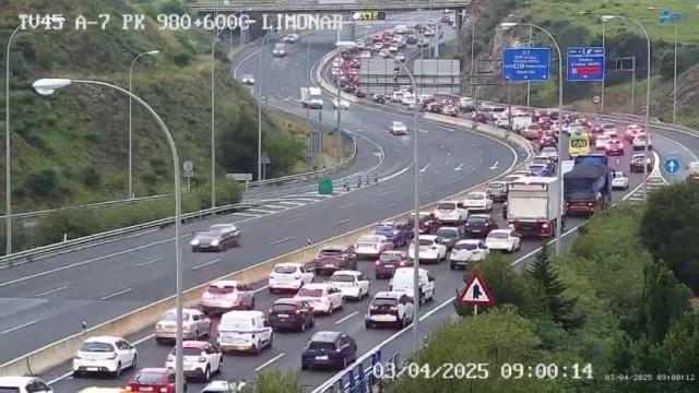 Imagen de las retenciones generadas por la colisión múltiple a la altura del túnel de San José.