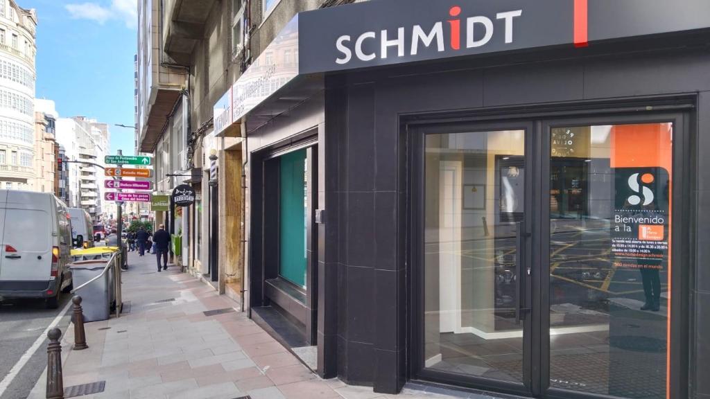 Schmidt A Coruña Centro en Avenida Finisterre, 27