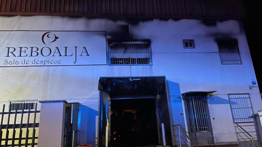 Fachada de la sala de despiece afectada