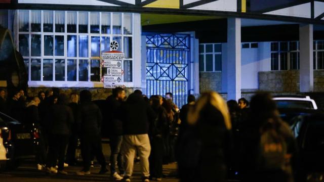 Los trabajadores de Sargadelos se concentran a su llegada a trabajar, a 3 de abril de 2025