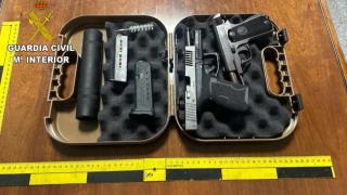 Detenido un vecino de Bueu (Pontevedra) por tráfico de drogas y tenencia ilícita de armas