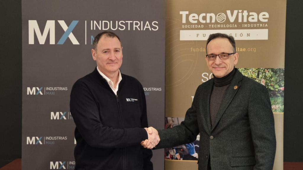 Javier Escribano, director general de TecnoVitae, junto a  Ángel García, director general de Industrias Maxi