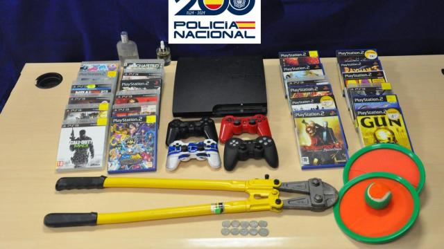 Elementos recuperados por agentes de la Policía Nacional de Béjar tras el intento de robo