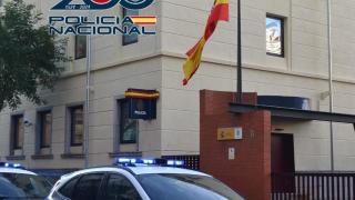 Imagen de un coche de la Policía Nacional en una comisaría