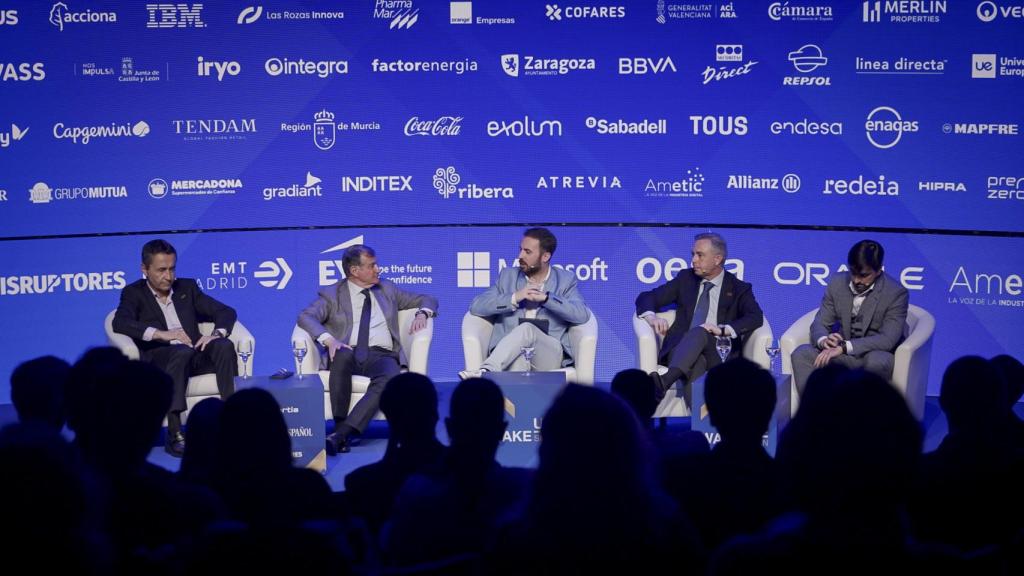 Un momento de la mesa redonda sobre productividad e IA, moderada por Alberto Iglesias Fraga, subdirector de DISRUPTORES.