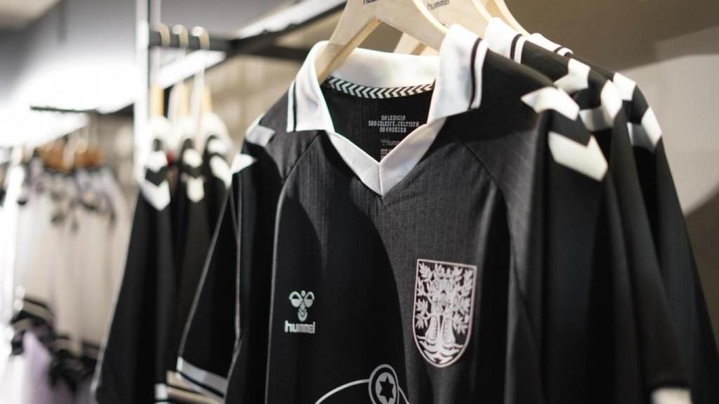 Camiseta especial del Celta de Vigo por A Reconquista e inspirada en Oliveira dos Cen Anos