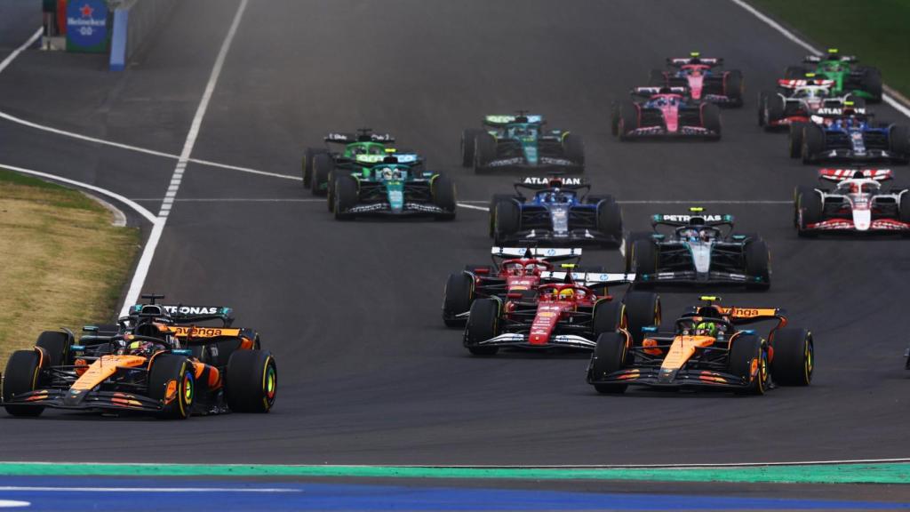 Oscar Piastri lidera la carrera en el GP de China de Fórmula 1.