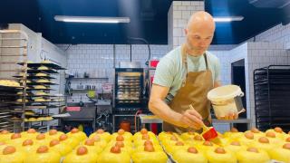 Javier García, propietario de la Panadería José María García.