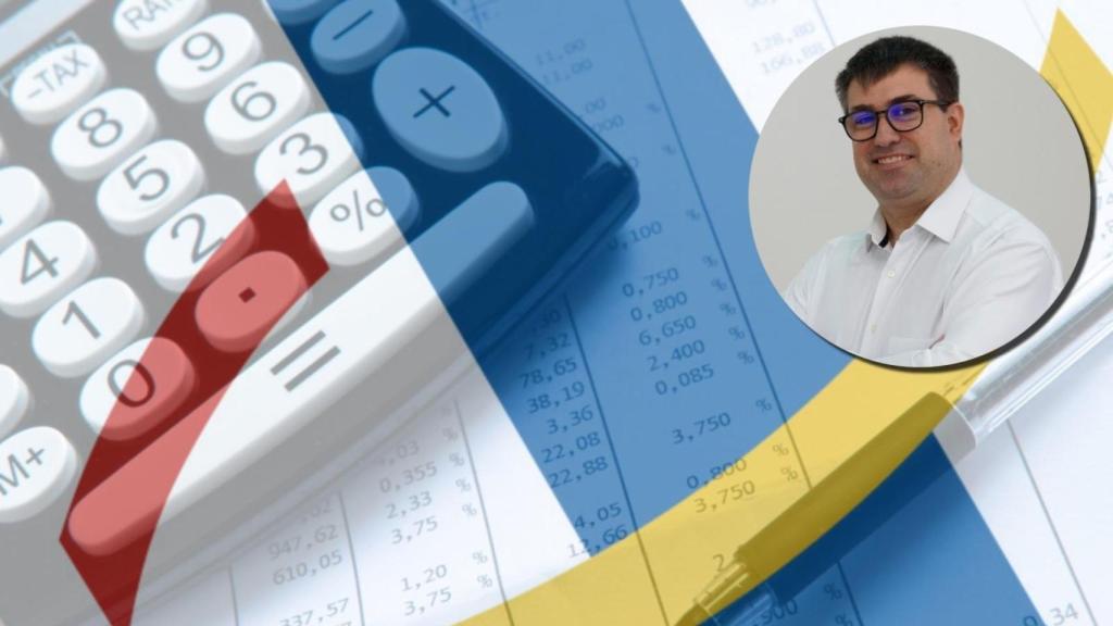 Josep Albors, experto en ciberseguridad, en un montaje con la Agencia Tributaria.