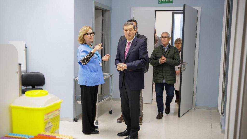 Visita del conseller de Sanidad, Marciano Gómez, al nuevo centro de salud Campanar II. EE