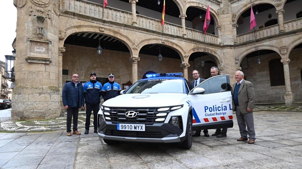 Presentación del nuevo vehículo policial en Ciudad Rodrigo
