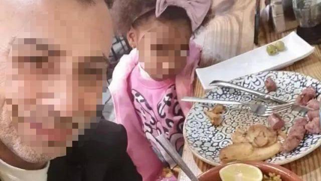 Suso, junto a la difunta Nadia.