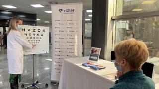 Una revisión oftalmológica.