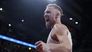Dzanan Musa celebra una canasta en el partido de la Euroliga.