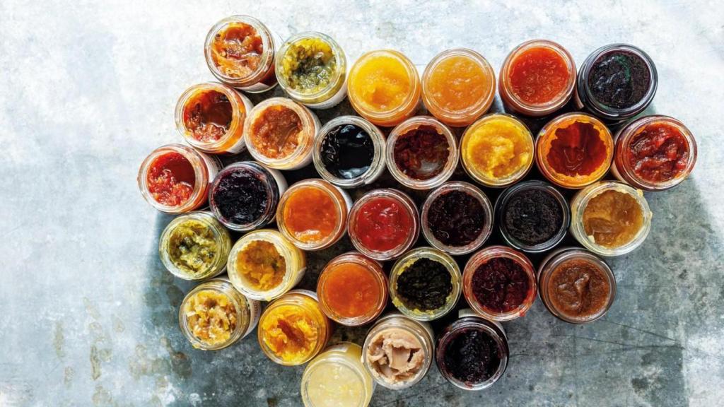 El amplio catálogo de mermeladas que elaboran en el Museu de la confitura.