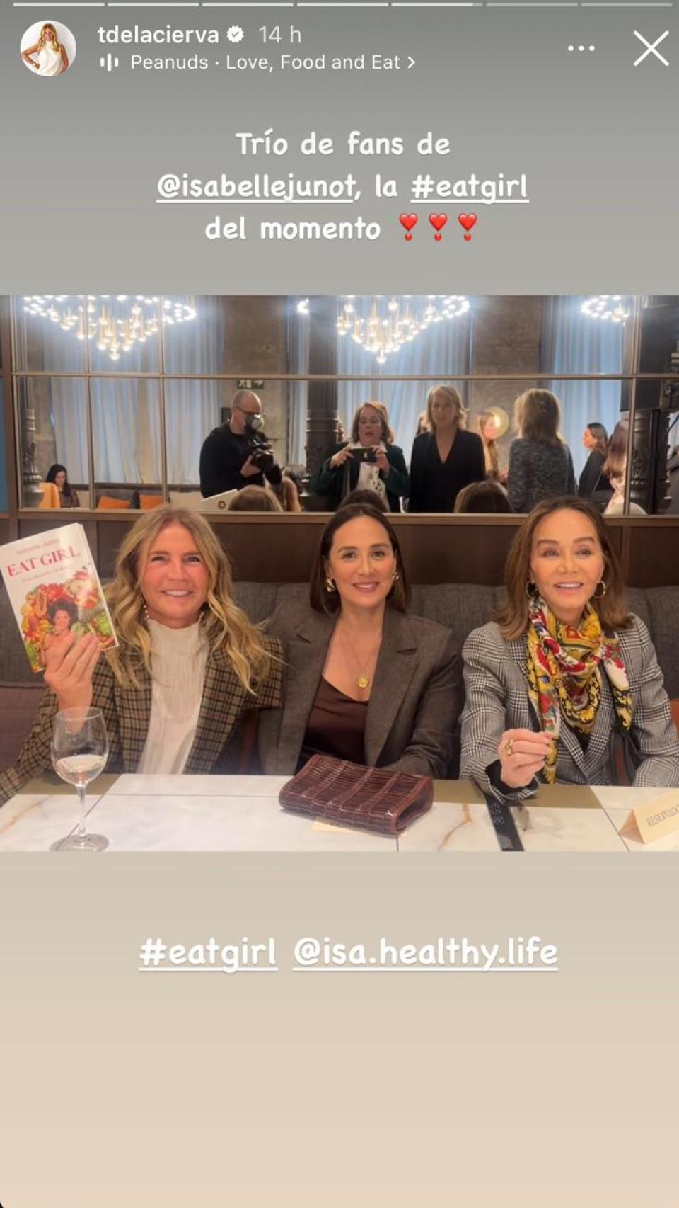 Isabel Preysler junto a Tamara Falcó y Teresa de la Cierva.