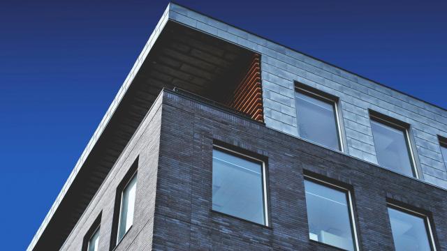 Las ventanas de una casa.