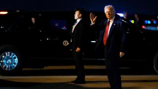 El presidente de EEUU, Donald Trump, tras desembarcar del Air Force One en Florida, en una imagen de este jueves.
