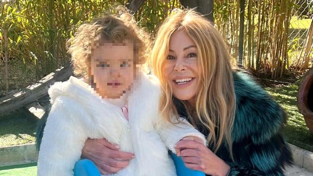 La actriz Ana García Obregón junto a su nieta, Ana Sandra, en una imagen de sus redes sociales.