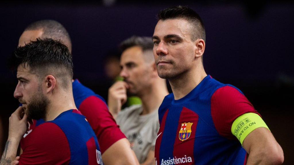 Sergio Lozano durante un partido de fútbol sala con el Barça.