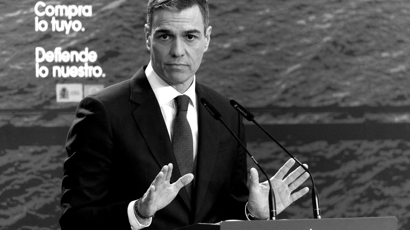 David Sánchez con nuestra honda rota frente a Goliat Trump