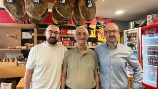 De izquierda a derecha, Alex, Fidel padre y Fidel hijo