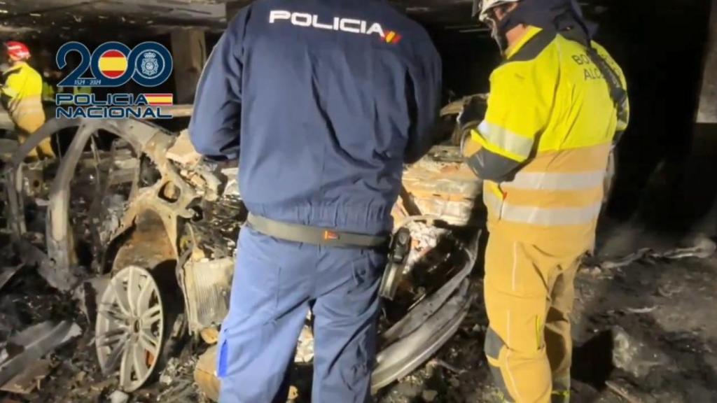 La Policía Nacional en el interior del garaje de Alcorcón.