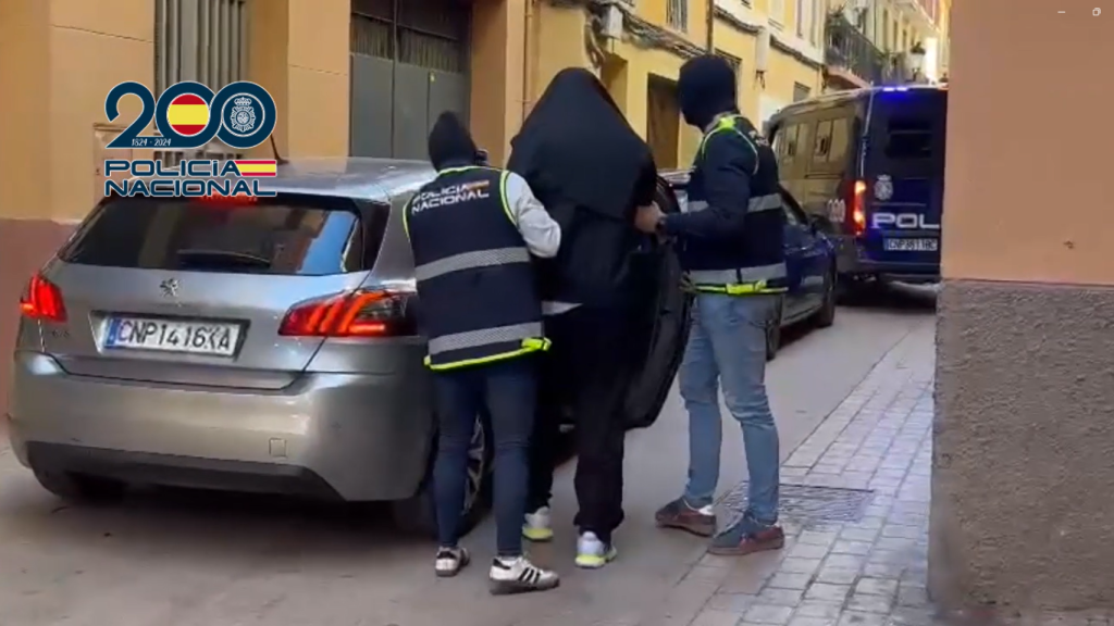 Momento de la detención de uno de los implicados en Zaragoza