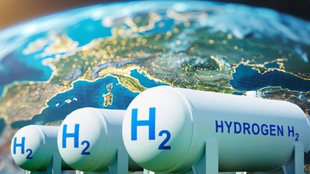 Fotomontaje de unos tanques de hidrógeno verde con el fondo del continente europeo