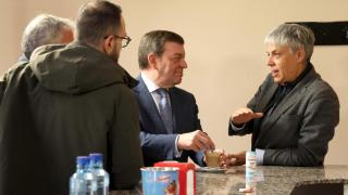 El consejero de la Presidencia, Luis Miguel González Gago, presenta la segunda convocatoria de ayudas para mantener los bares de los pueblos que solo cuentan con uno