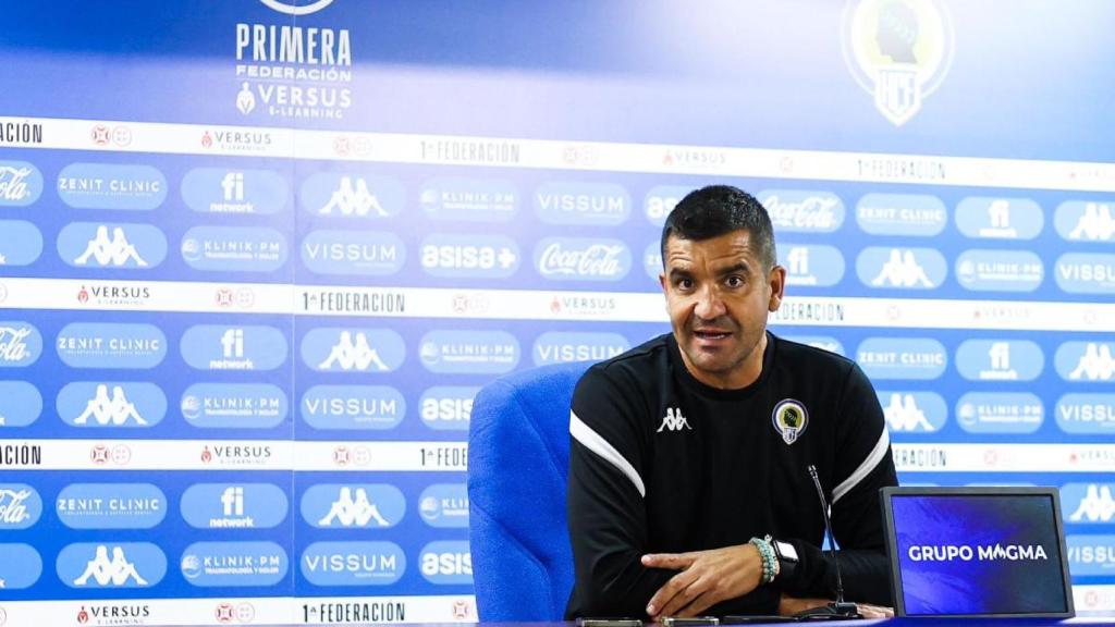 Rubén Torrecilla en una de sus comparecencias ante la prensa esta temporada.