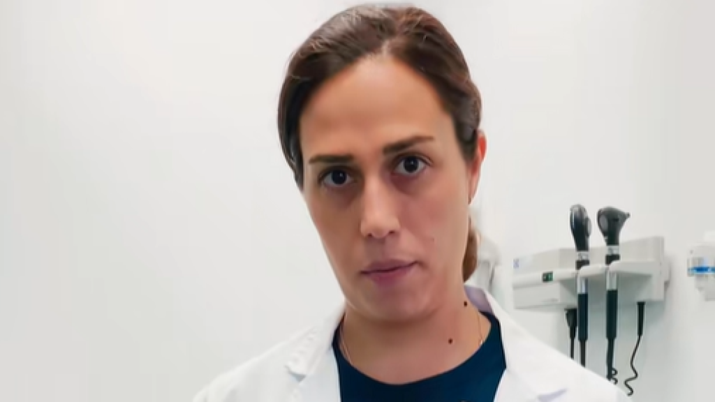 La doctora Amara Aladel.