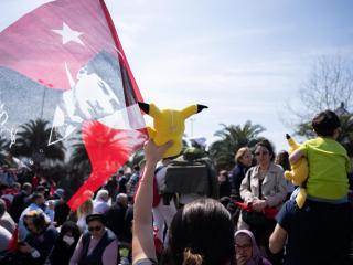 Pikachu, en las protestas por la encarcelación del alcalde de Estambul.