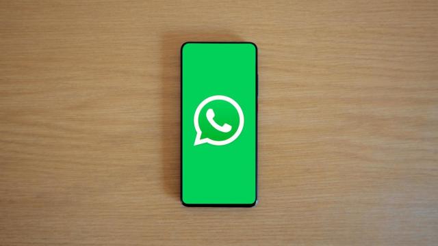 Icono de WhatsApp en un smartphone