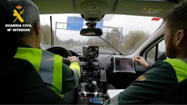 Agentes de la Guardia Civil de Tráfico.