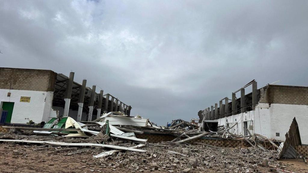 Imagen de la nave derrumbada en Coria del Río donde han fallecido tres personas.