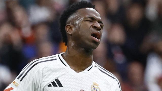 Vinicius se lamenta tras fallar el penalti ante el Valencia.
