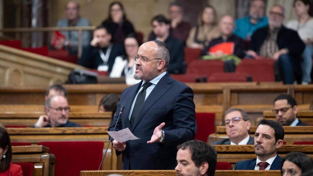 El presidente del PP de Cataluña, Alejandro Fernández, durante una sesión de control al Govern.