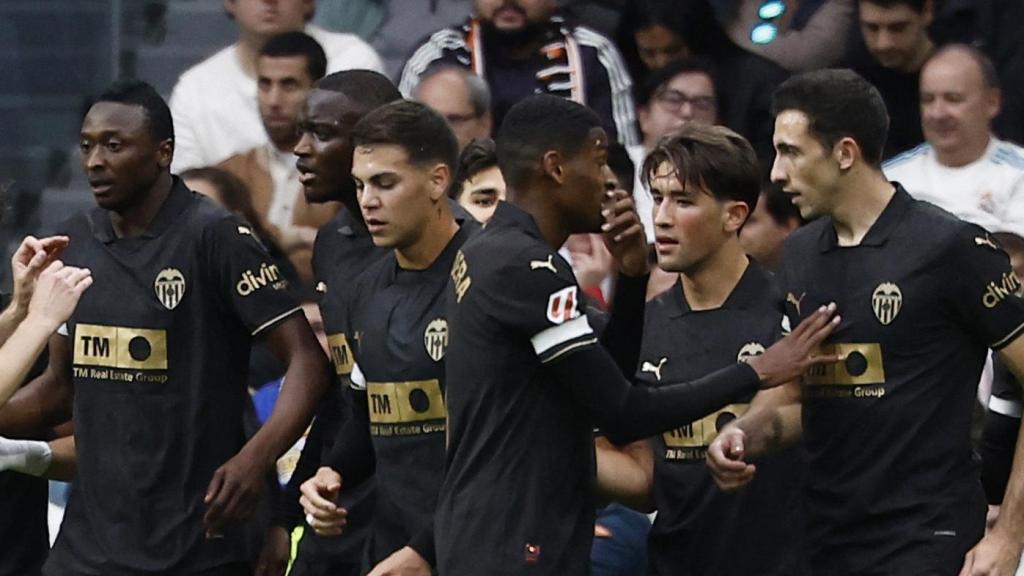 El Valencia celebra un gol el Santiago Bernabéu