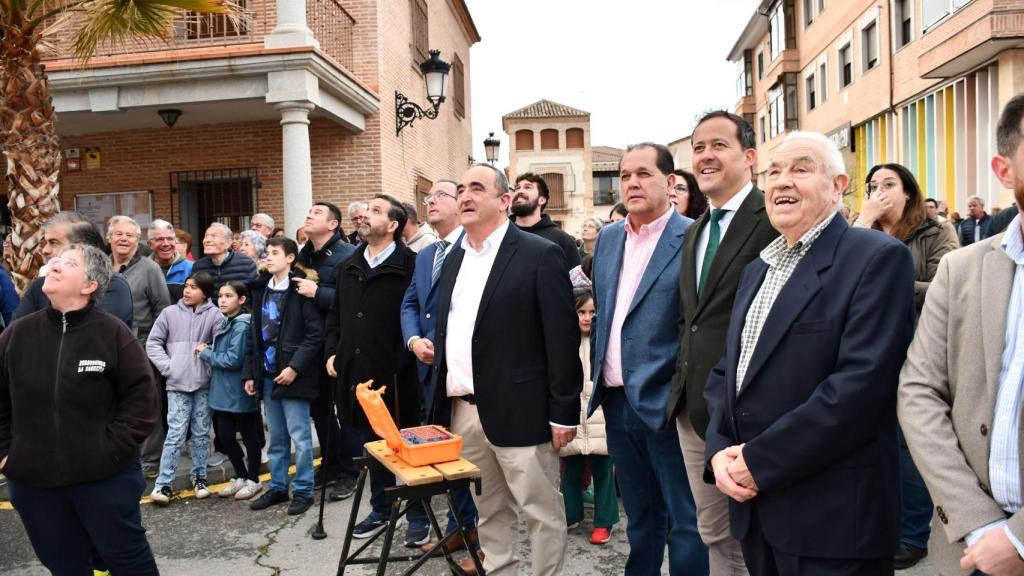 Tras la inauguración se han disparado unos fuegos artificiales.