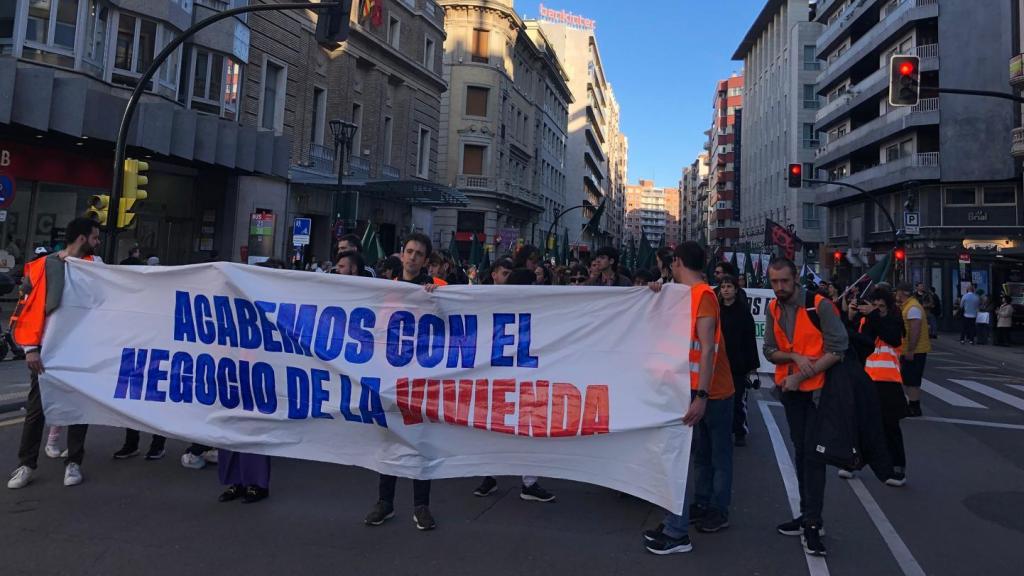 Cabeza de la manifestación por una vivienda digna en Zaragoza