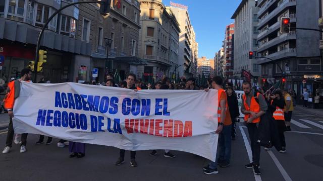 Cabeza de la manifestación por una vivienda digna en Zaragoza