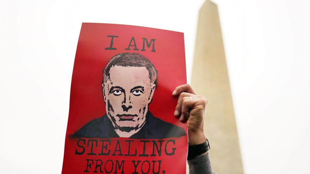 Pancarta vista durante la manifestación con la Administración Trump en Washington.