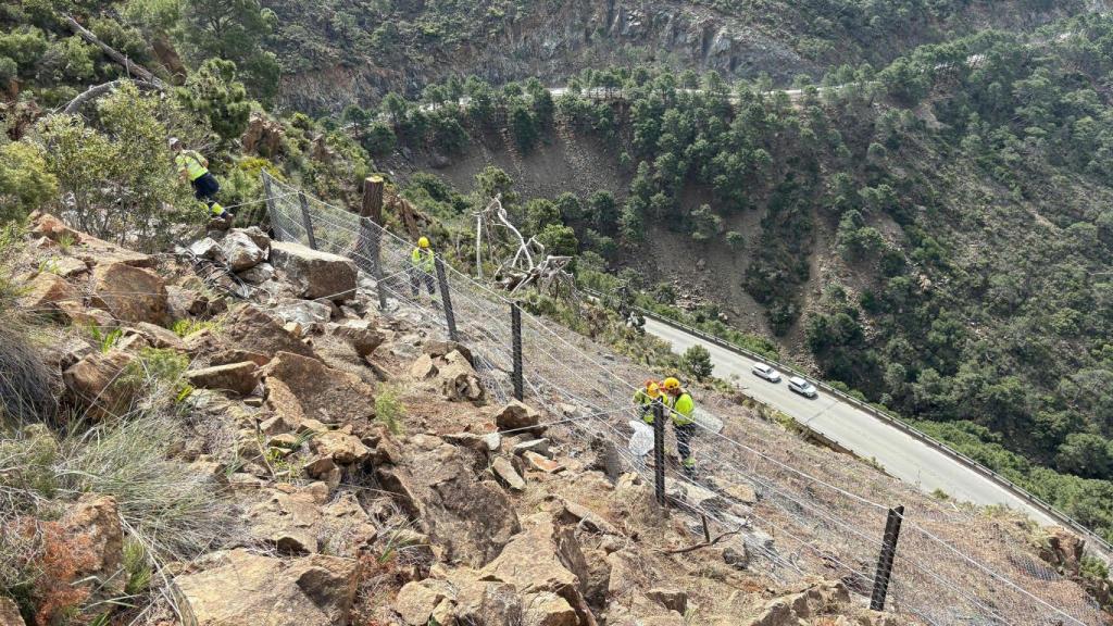 Continúan las obras de reparación en la carretera A-397 San Pedro-Ronda.
