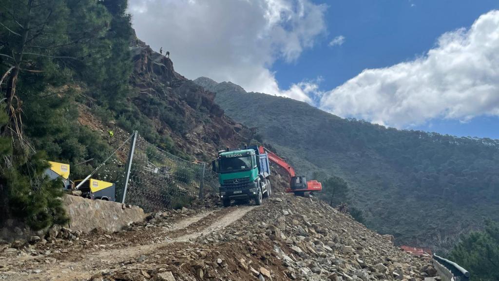 Trabajos en la carretera A-397.