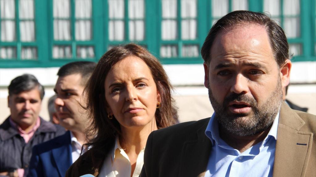 La vicesecretaria de Organización del PP, Carmen Fúnez, junto al presidente del partido de Castilla-La Mancha, Paco Núñez.